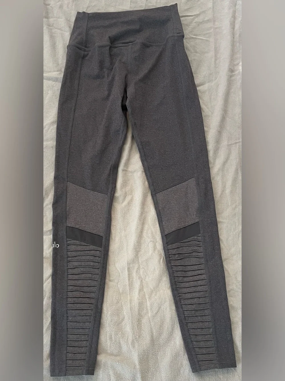 Alo Yoga Women’s High Waist Rise Ribbed Panel Moto Leggings Grey Medium